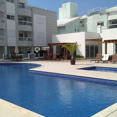 Apartamento Frente Para A Piscina A Uma Quadra Da Praia Флорианополис Экстерьер фото